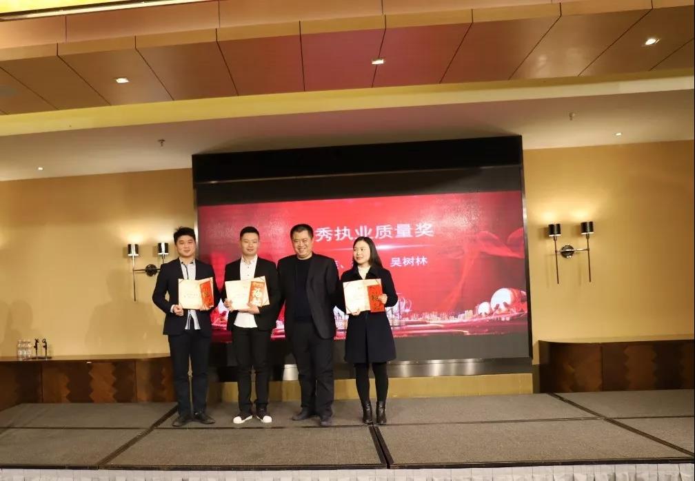 爱游戏app最新版下载-爱游戏(中国)篇|凝心聚力谱新篇,砥砺奋进铸辉煌!